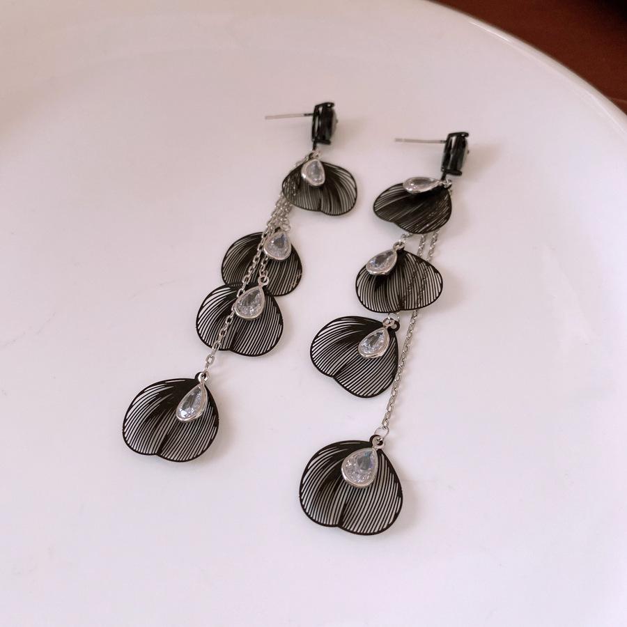 Vintage Pearl Round Earrings: Retro, Versatile High-End Studs with Fashionable Design and Elegant Temperament.