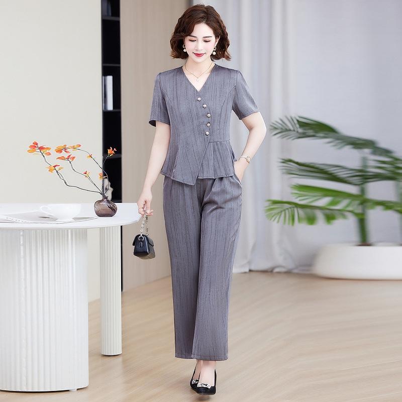 

Stylish Summer Two-Piece Set: Short-Sleeved Top & Wide-Leg Pants for Middle-Aged and Elderly Women 5XL