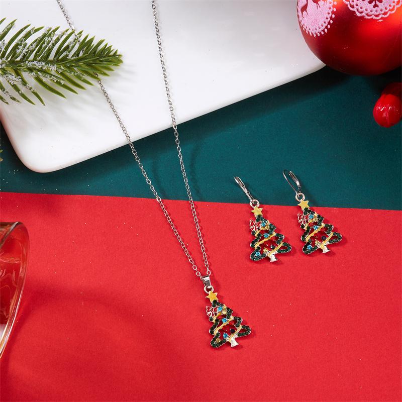 New Trendy Crystal Zircon Christmas Tree Drop Earrings for Women Shiny Rhinestone Creative Xmas Tree Earrings Party Jewelry Gift