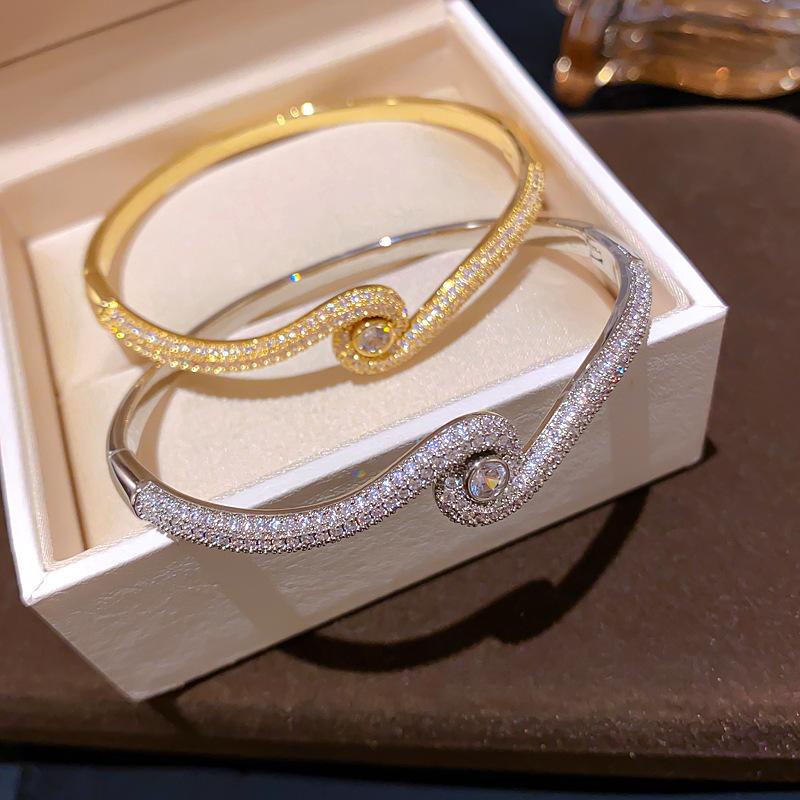 Fashion New Round Zircon Buckle Bracelet, Light Luxury and High-end Bracelet, Trendy and Versatile