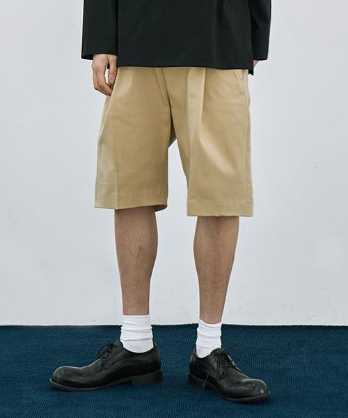 Arrayed Wide One-Pleat Elastic Half Chino Pants [Black]