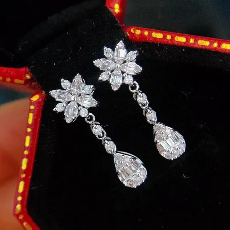 Korean Style Diamond Flower Stud Earrings for Women - Elegant, Versatile, and Luxurious, Non-Fading Design