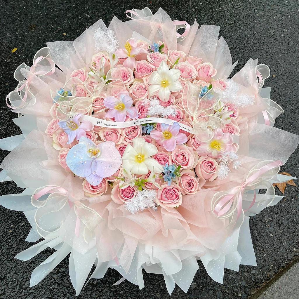 Eternal Flower: Elegant Mixed Rose Bouquet - Ideal for Girlfriend, Best Friend, or as a Luxurious Birthday Gift. Simulation Soap Flower Bouquet.