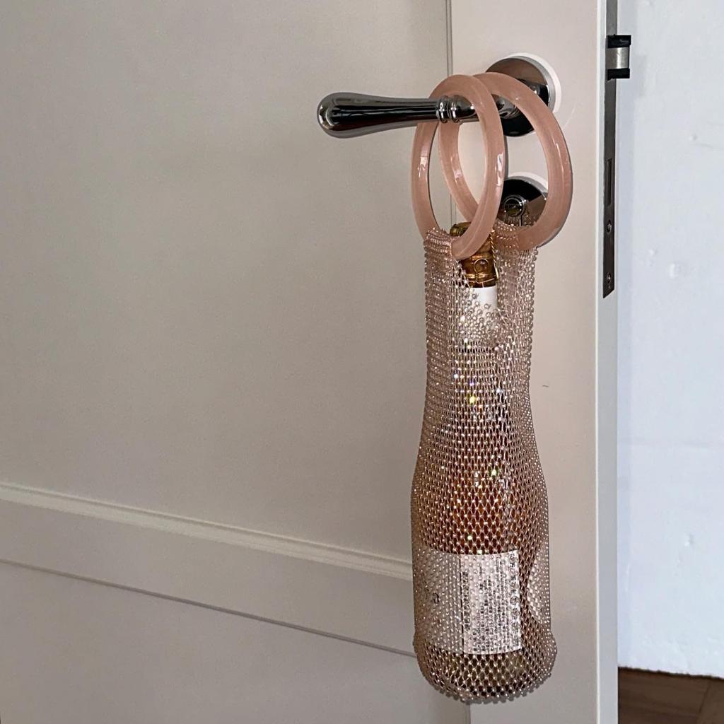 Glamourous Bezpieczny Design Siatka o Wysokiej Gęstości Osadzona Błyszczącymi Cyrkoniami i Elegancki -wzór Żywiczny Uchwyt, Dodający Luksusu Chwilom na Świeżym Powietrzu.