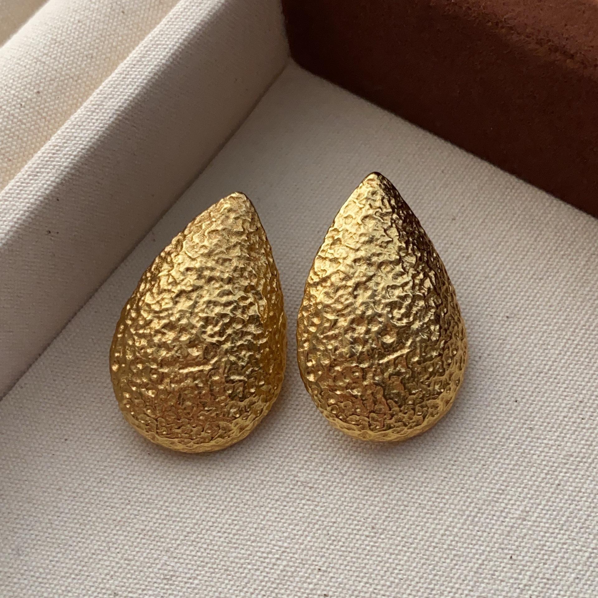 Ancient gold and silver three-dimensional water drop stud earrings, unique hammer texture earrings, earrings.