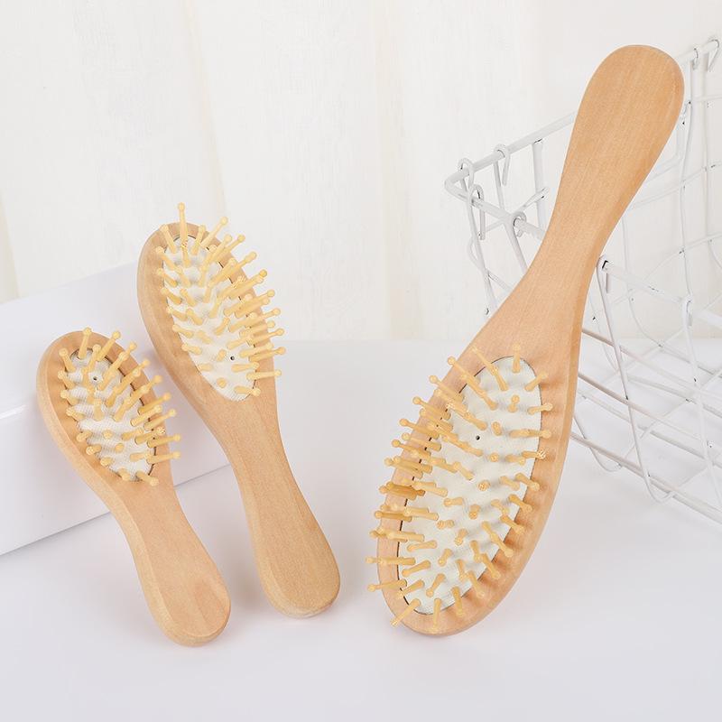 Hochwertige Holz-Haarpflegekämme. Tragbare und kompakte Massagekämme, die das Haar nicht beschädigen. Haarpflege-Holzkämme