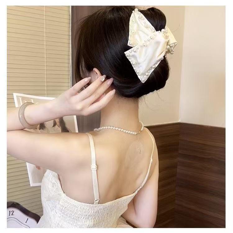 French Hepburn Style Polka Dot Triangle Hair Claw Clip - Fashionable High-End Updo Accessory