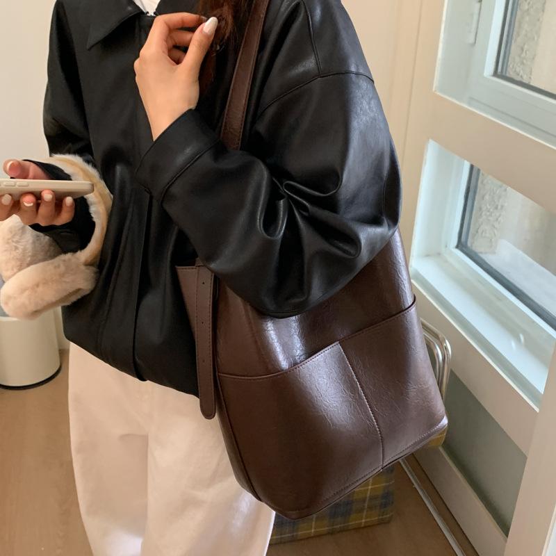 Borsa a Secchiello in PU con Tasca Frontale Grande Capacità Borsa a Spalla alla Moda