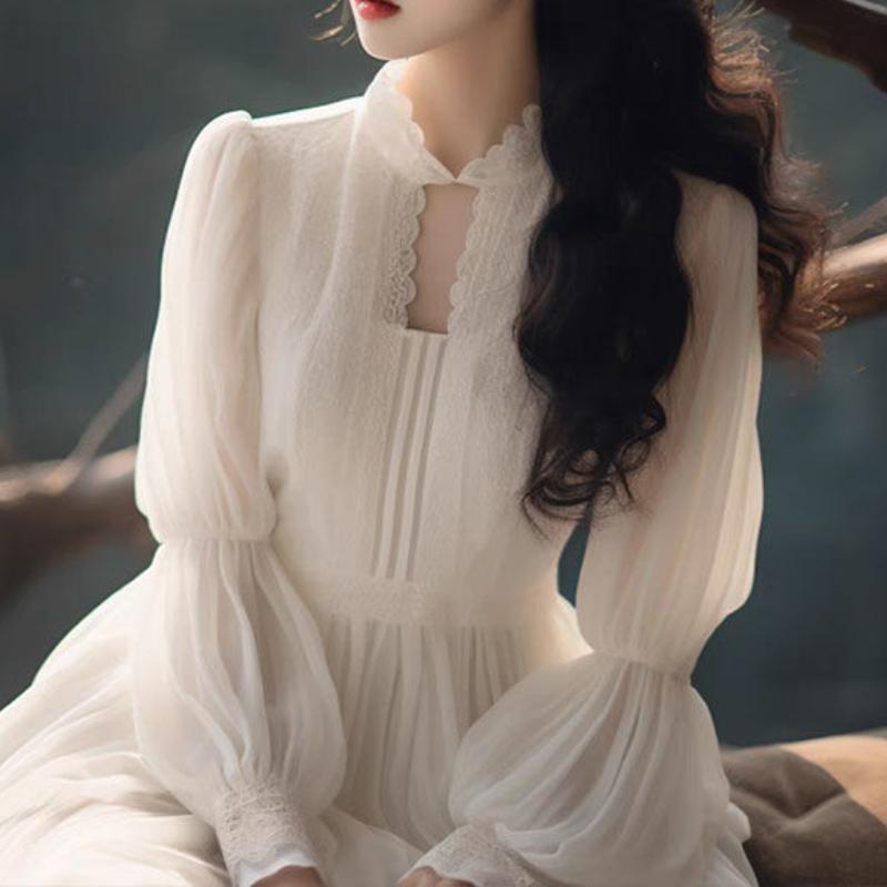 Abito estivo bianco con maniche a sbuffo in chiffon e pizzo, gonna squisita, delicata, elegante, snellente, sbalorditiva