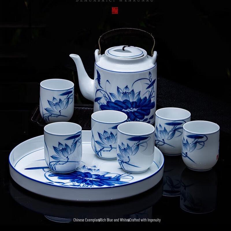 Ручная роспись Цзиндэчжэнь Сине-белый Лотос Керамический Чайный Набор (Подарочная коробка из 8 предметов)