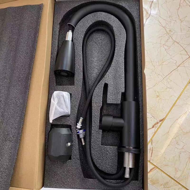 

Telescopic Pull-Out Hot & Cold Faucet