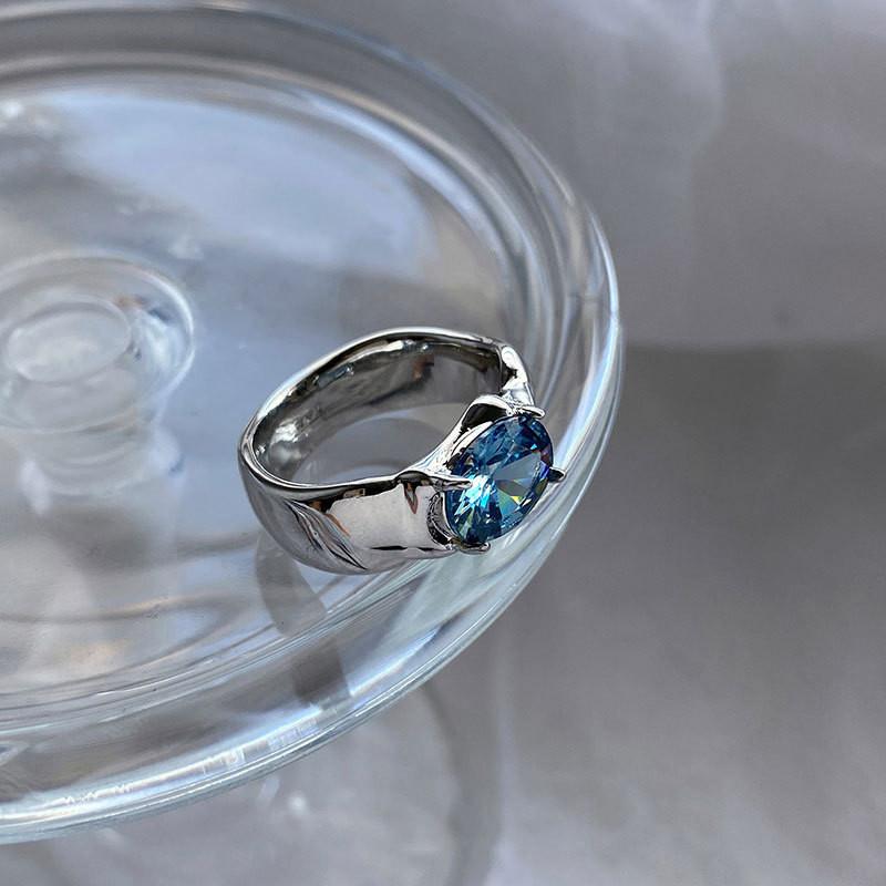 

Modern Elegant Irregular Womens Ring Crafted In White Gold Plated Fashion Jewelry