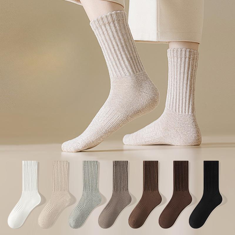 Ladies Autumn and Winter Cotton Warm and Comfortable All Kinds of Anti Perspirant Anti Odor Anti Bacterial Socks