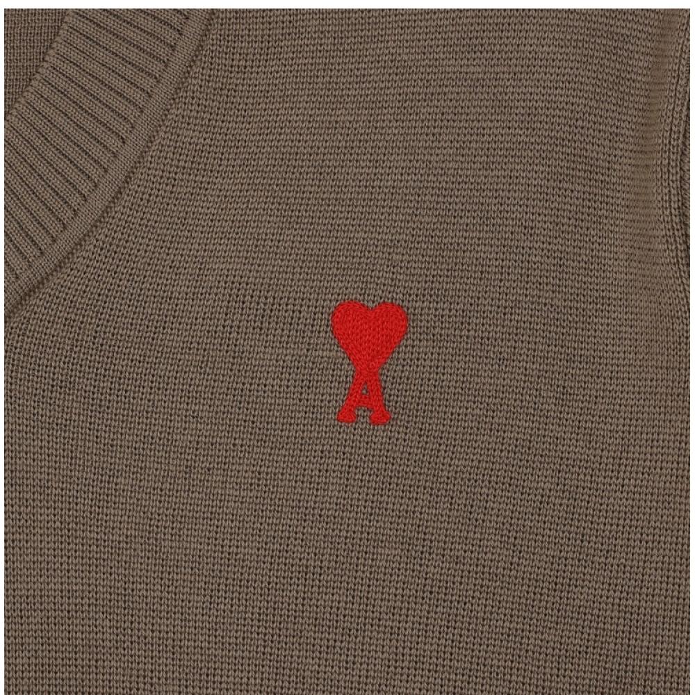 Ami Hks201 001 281 Ami De Coeur Small Heart Logo V Neck Mens Knit