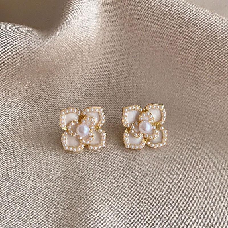 Light Luxury Pearl Stud Earrings Celebrity Temperament Flower Earrings Elegant High-end Earrings