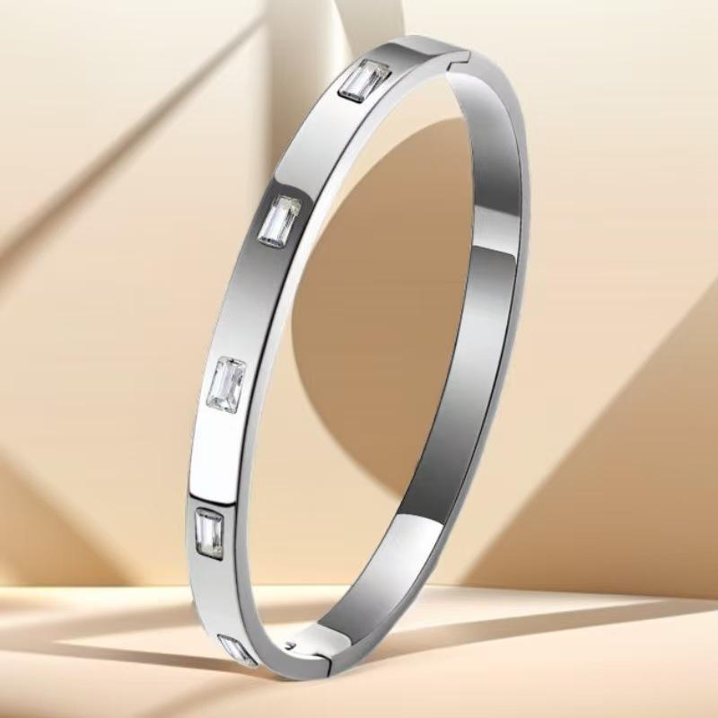 Gold-Plated Titanium Steel Bracelet with Green Diamond Buckle – Women's Fashion Jewelry