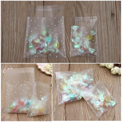 100 PIÈCES Bonbon Biscuit Chaud Auto-adhésif Points Blancs Sac d'emballage en Plastique Scellé OPP