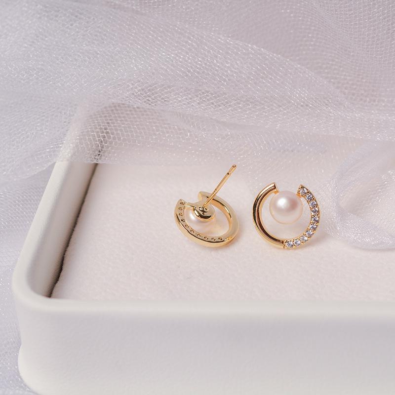 Commuter design sense natural freshwater pearl stud earrings 911 silver needle temperament 11k gold injection flat circle stud earrings women