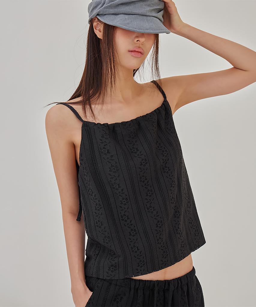 Leondeondada Flower Punching Lace Sleeveless, Black