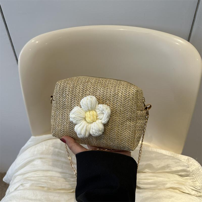 

Cartoon woven shoulder bag women s 2024 summer new fashion simple messenger bag beach casual straw bag хакі