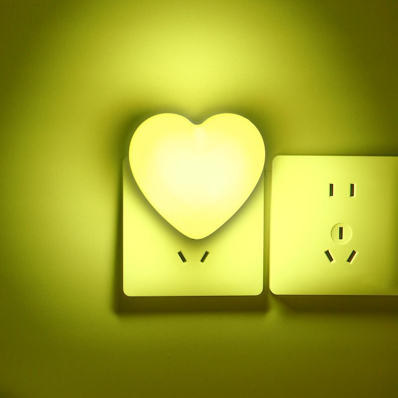 Heart Shaped Sensor Control LED Night Light With Light Sensing Function Soft Glow Plug In Night Lamp For Bedroom And Hallway