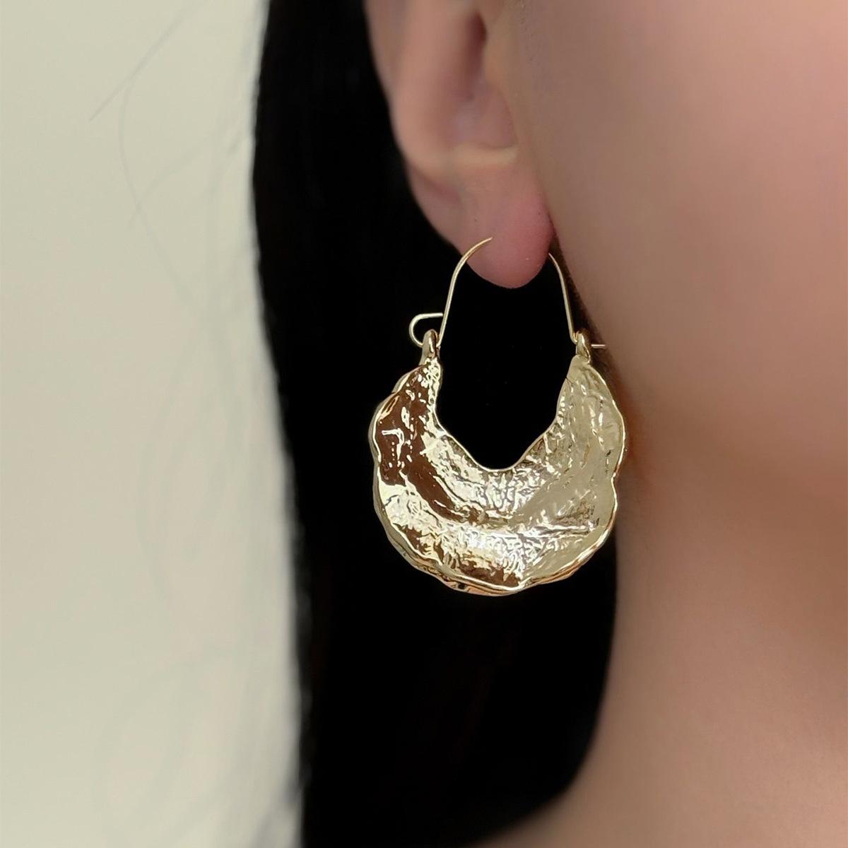 European and American niche design sense alloy leaf earrings retro advanced pleated pattern temperament texture fashion stud earrings