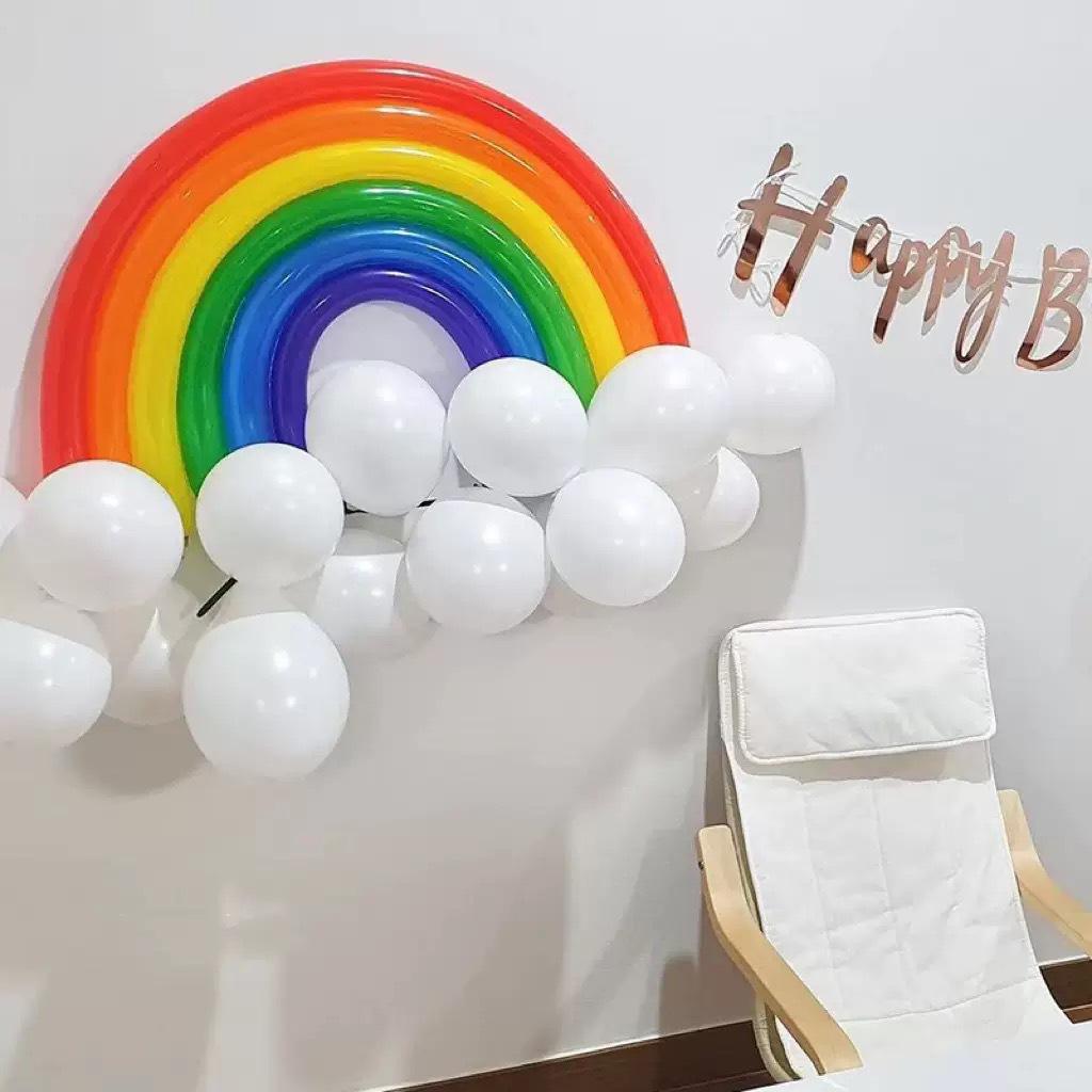 DIY Regenbogen-Ballondekoration für die erste Geburtstagsparty