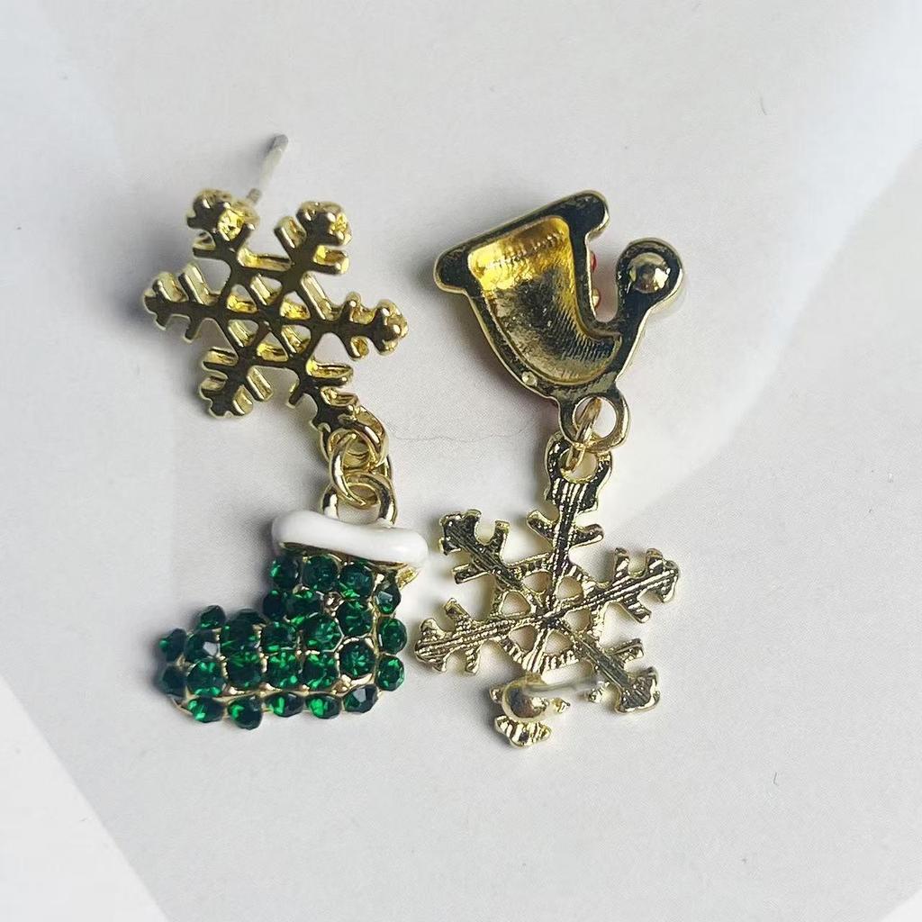 European & American Snowflake Christmas Earrings with Inlaid Diamonds - High-End Luxury Holiday Studs