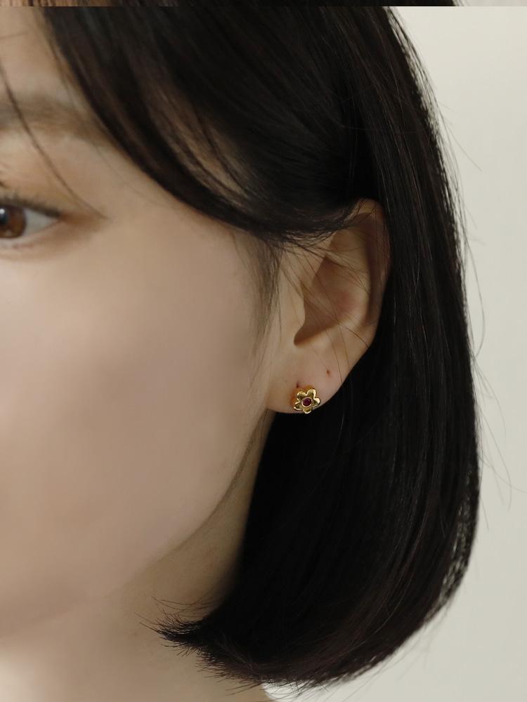 Sosoo Mini Volume Flower Cubic Earring