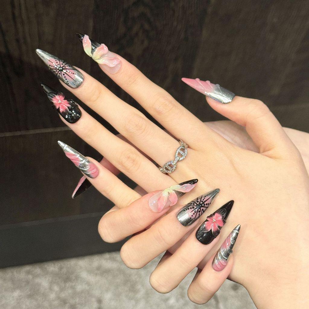 Handmade Press On Nail Cool Black Pink Metallic Silver Gradient 3D Carved Flowers Long Water Drop Fake Nail Patch Artificial Nail Reusable