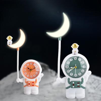 Kreativer Nachttisch-Astronauten-Kleiner Wecker für Studenten, Schlafzimmer-Nachttisch-Nachtlicht mit Bleistiftanspitzer, Uhren-Anhänger