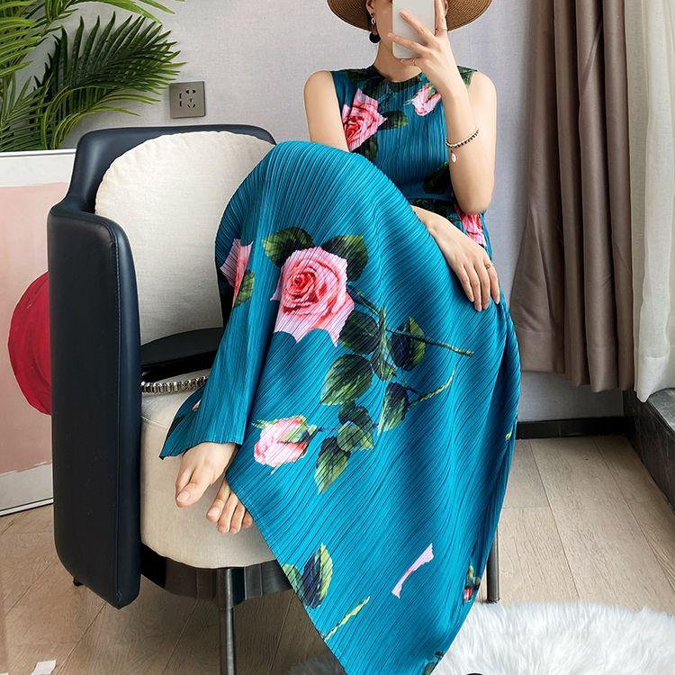 Sommerkleid mit Print für Damen, plissiertes Rosenmuster, ärmelloses Kleid, langes Westekleid