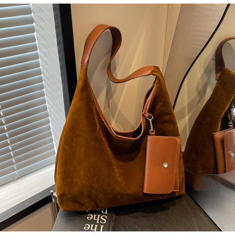 Retro bag women's large-capacity new autumn and winter versatile casual shoulder shopping bag commuter tote bag