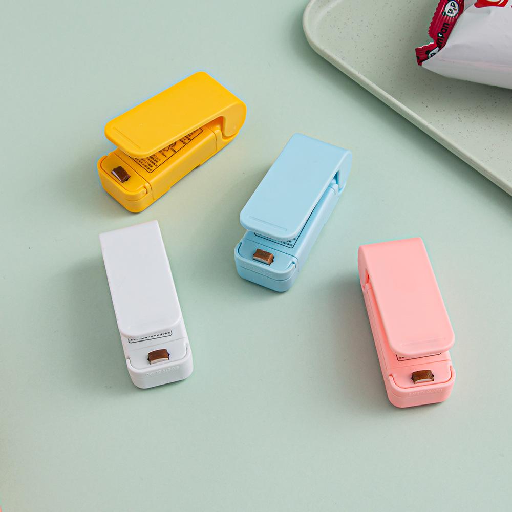 Mini Snack Sealer Machine: Compact Plastic Bag Food Preservation Vacuum Sealer