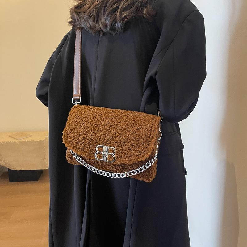 Fashion plush chain Internet celebrity shoulder messenger bag women large capacity sweet cool babes tote armpit bag plush