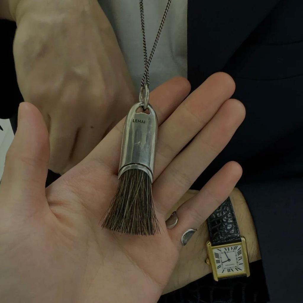 Korean Cha Jingyuan Style Tassel Necklace with Brush Pendant – Elegant, Niche Design, Long Chain for Sweaters