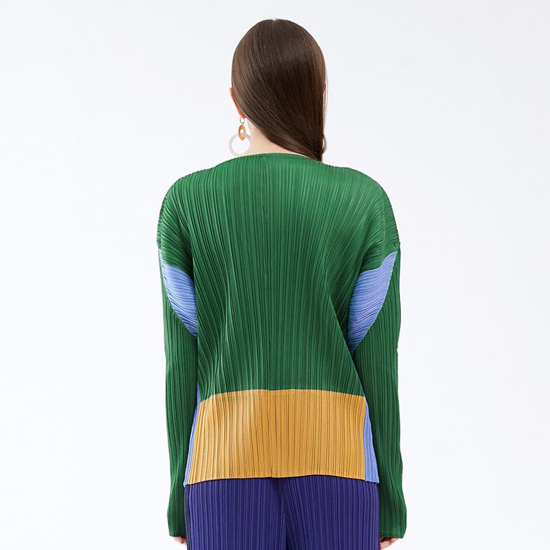 Miyake Spring 2025 Women's Japanese Style Cardigan: Contrast Color, Pleated Long Sleeve, Loose Casual Fit.