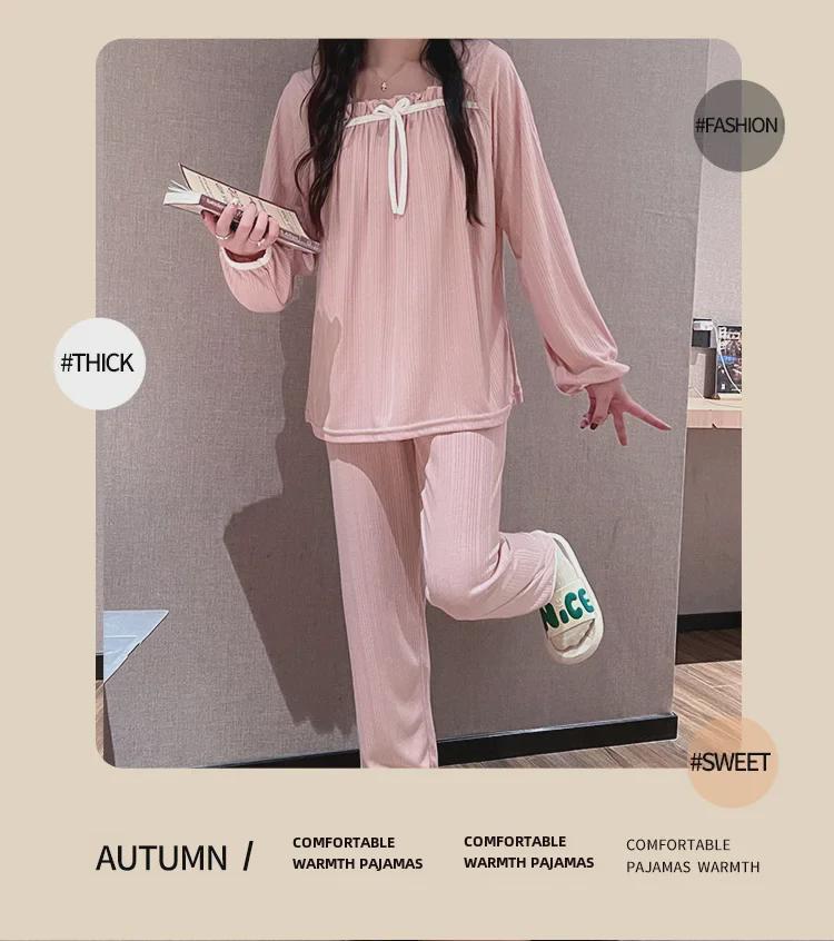 Pijamale cu desene animate în stil palat: Set proaspăt, casual, cu mânecă lungă, din două piese, ideal pentru interior sau exterior.