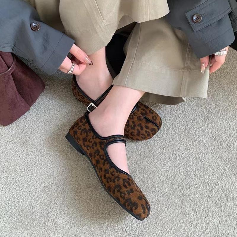 Fashion SUOJIALU 2024 Autumn Women Flat Shoes Fashion Split Toe Slip On Ladies Elegant Baot Shoes Soft Low Heel Outdoor Dress Single Sho