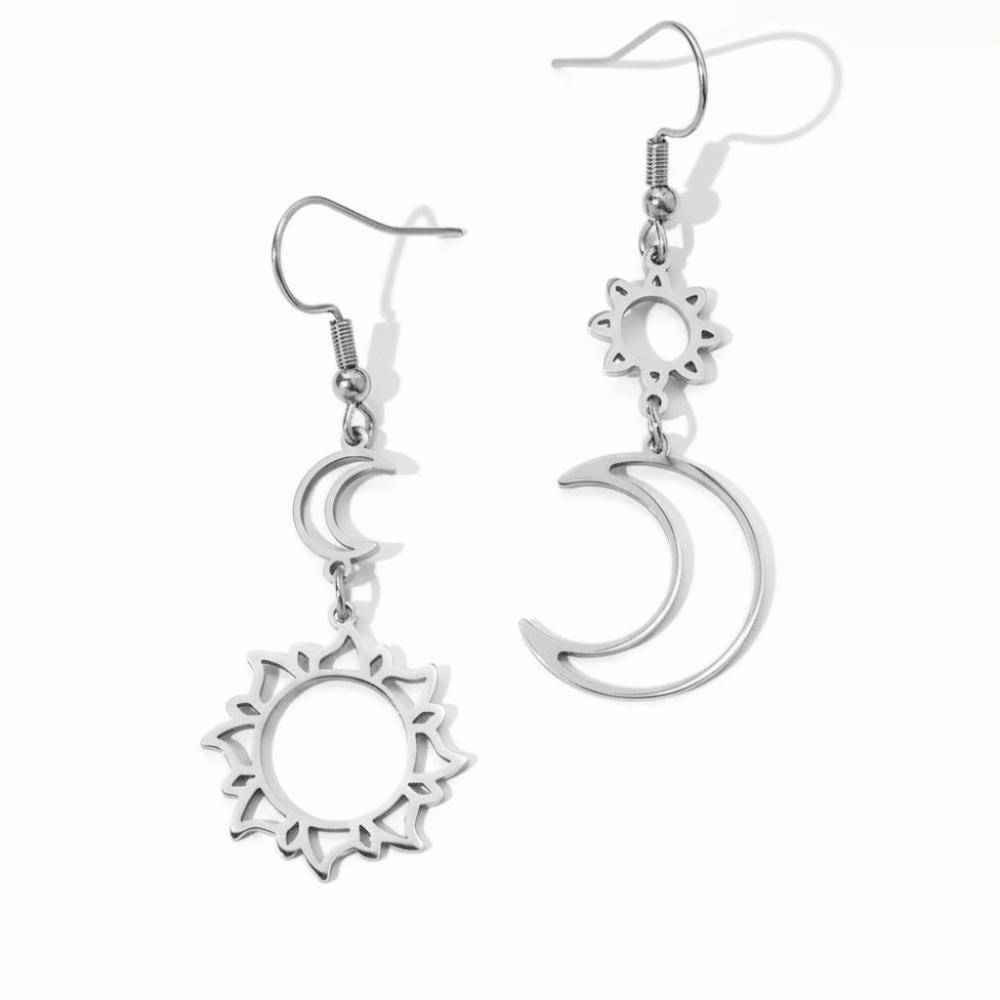 1 Pair Fashion Retro Hollow Earrings Bohemian Style Alloy Sun Moon Earrings Ethnic Asymmetric Design Drop Earrings for Women