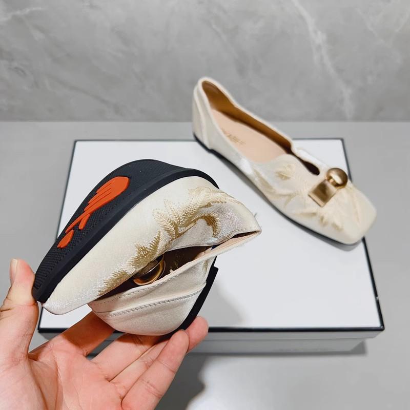 Scarpe basse ricamate da donna alla moda con punta quadrata, scollatura bassa, fibbia in metallo, suola morbida antiscivolo, scarpe basse