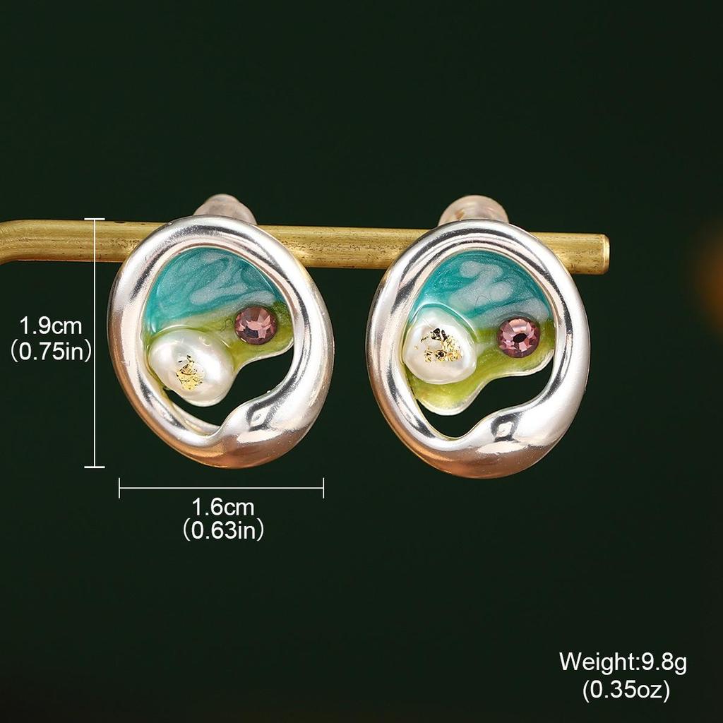 Seria obrazów Van Gogha Moneta: Kolczyki sztyfty z emalią i naturalną perłą w kształcie francuskiego kwiatka, srebro próby 925, kolekcja letnia.