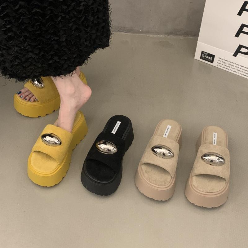 Platform slippers female 2025 summer new retro fashion comfortable one-word drag fairy style with skirt beach drag tide