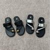 Qiao Feifei~ 2025 Sommer neue Zehensandalen Damen Oberbekleidung Zehenbedeckung flache Strandschuhe coole Hausschuhe Damen