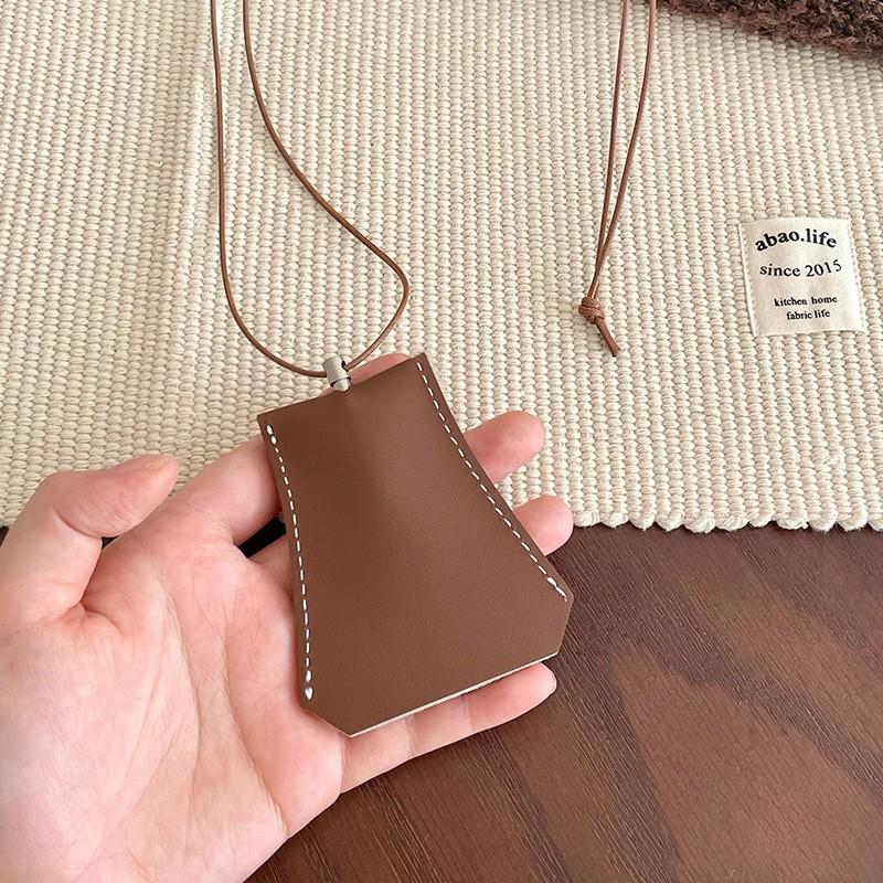 Damen Kunstleder Nackentasche Halskette für Kopfhörer & Brillen mit Schlüsselbein-Kette