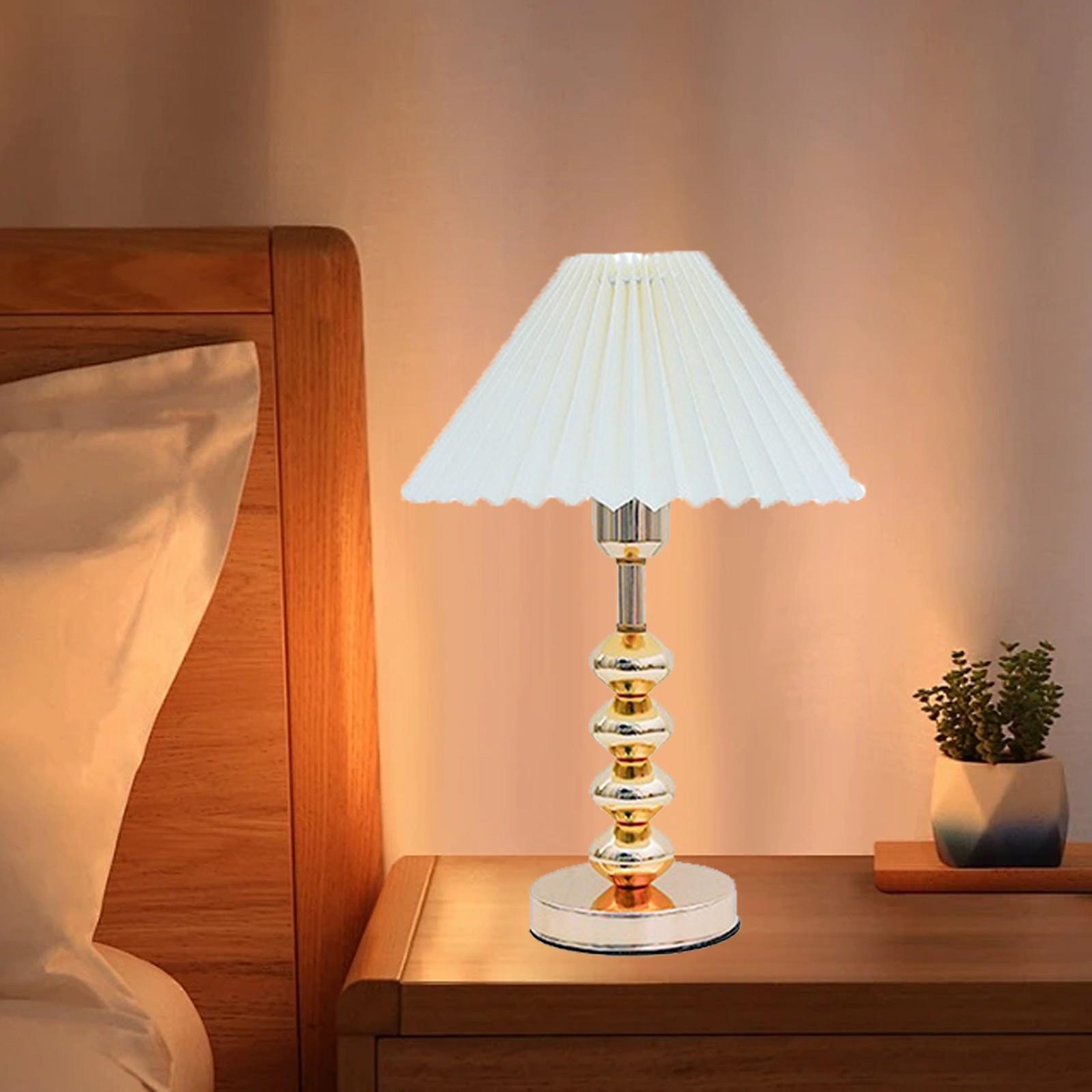 

Европейская настольная лампа, ночник для спальни, стол в общежитии, постмодернистский светильник, роскошная настольная лампа One Size