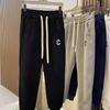 Dick bestickte lässige Sweatpants sind schlicht, vielseitig, bequem und für Männer und Frauen geeignet.