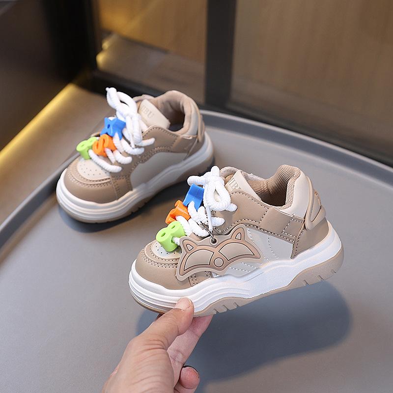 Children's sports shoes 2025 autumn new girls cartoon bread shoes lightweight boys casual shoes board shoes baby shoes