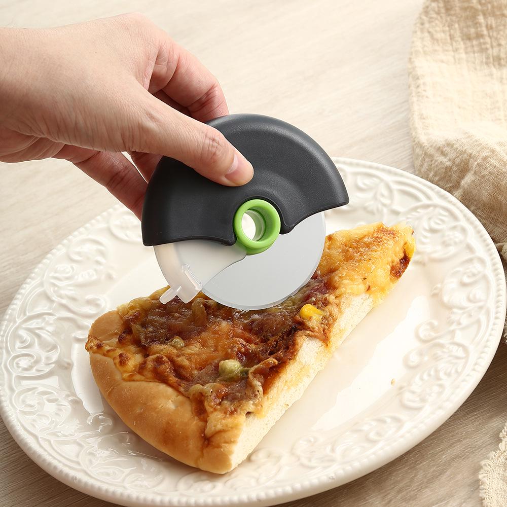 Stainless Steel Pizza Cutter with Protective Cover - Round Roller Kitchen Tool