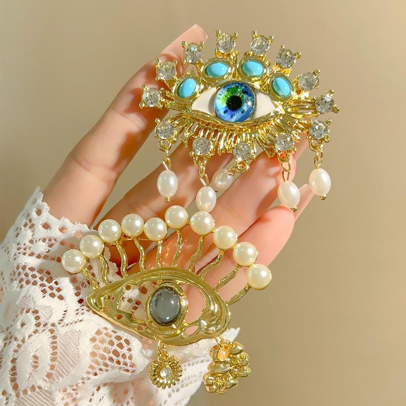 [HF]New 1Pc Luxury Rhinestone Devil Eyes Brooches For Women Character Pins Casual Party Accessories New Gifts Friends Decoration